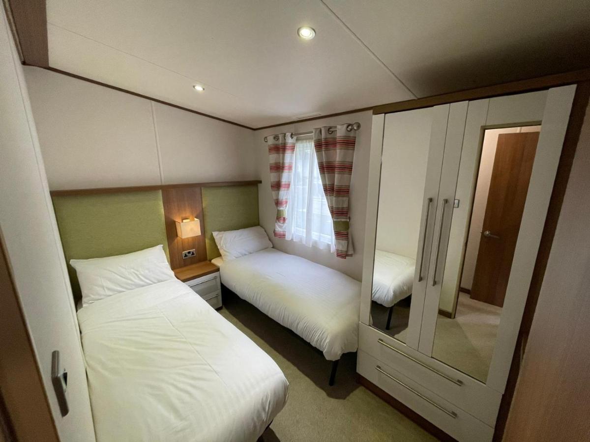 Golden Anchor - The Milano - Coastal Caravan Breaks Чапел-Сент-Леонардс Экстерьер фото