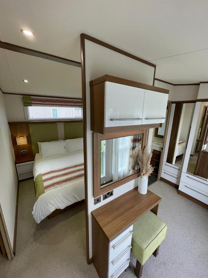 Golden Anchor - The Milano - Coastal Caravan Breaks Чапел-Сент-Леонардс Экстерьер фото