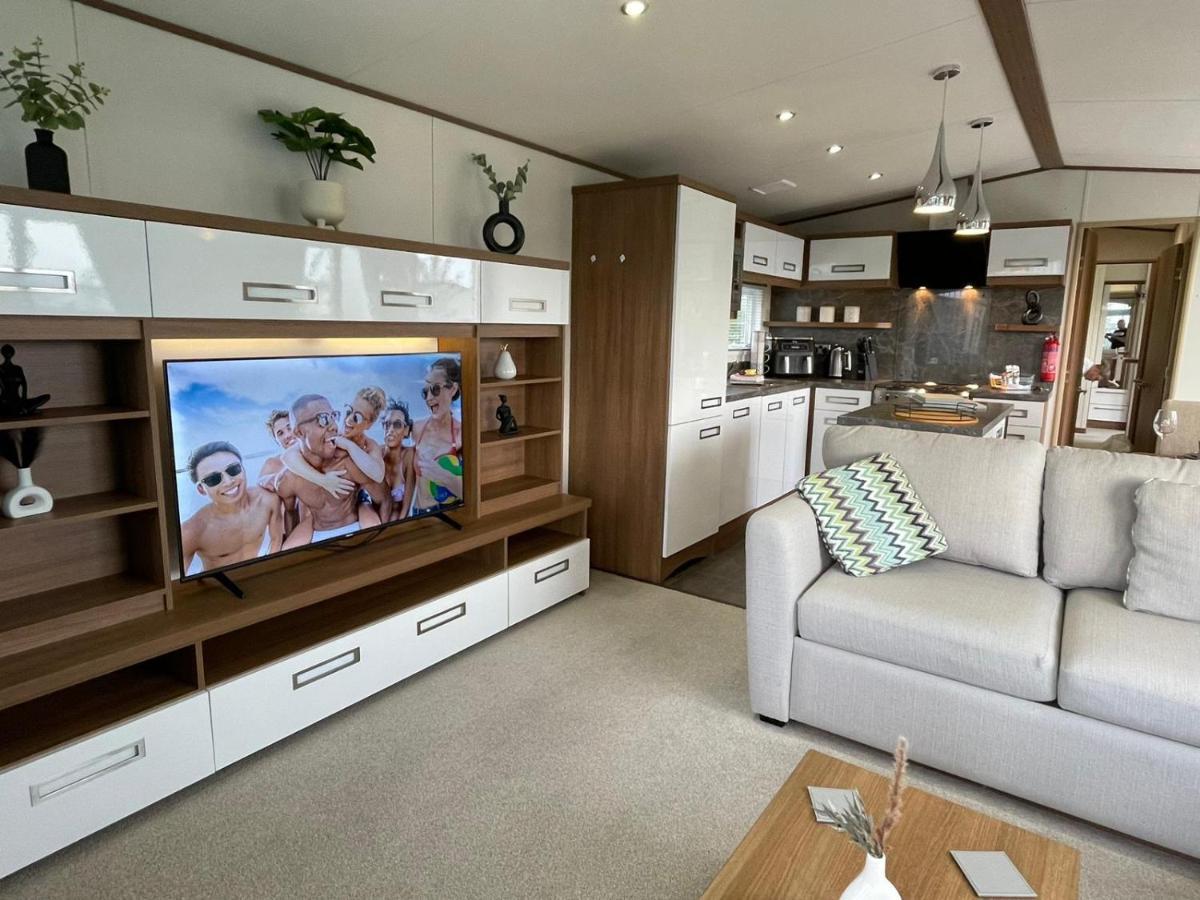 Golden Anchor - The Milano - Coastal Caravan Breaks Чапел-Сент-Леонардс Экстерьер фото