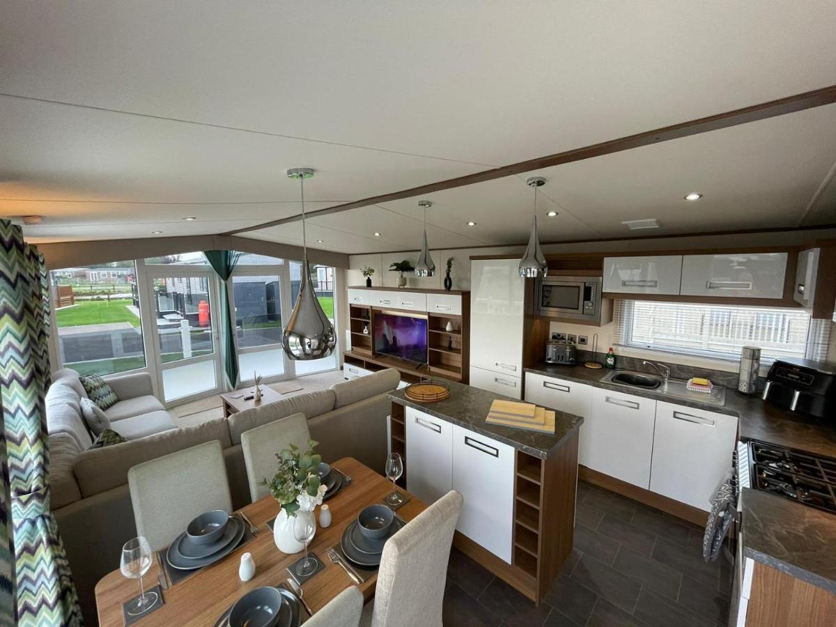 Golden Anchor - The Milano - Coastal Caravan Breaks Чапел-Сент-Леонардс Экстерьер фото